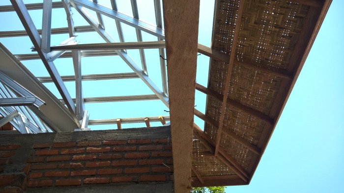 Rangka baja ringan kombinasi kayu DPS-82